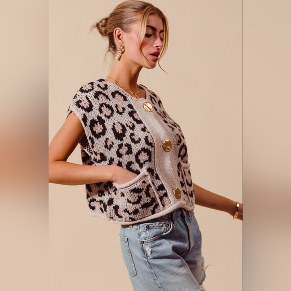 Big Metal Button Front Leopard Sweater Vest Top - Picture 6 of 9